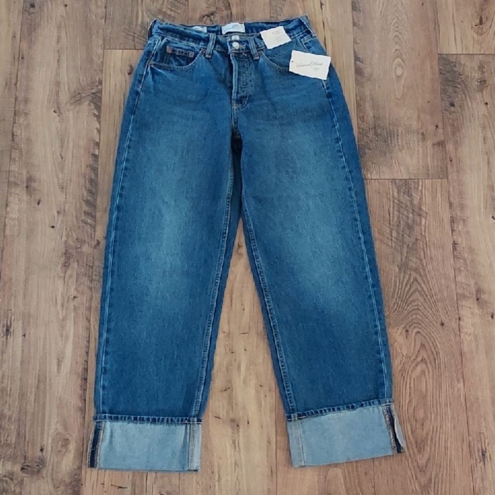 Universal Thread Women's Cropped Jeans in Classic Blue